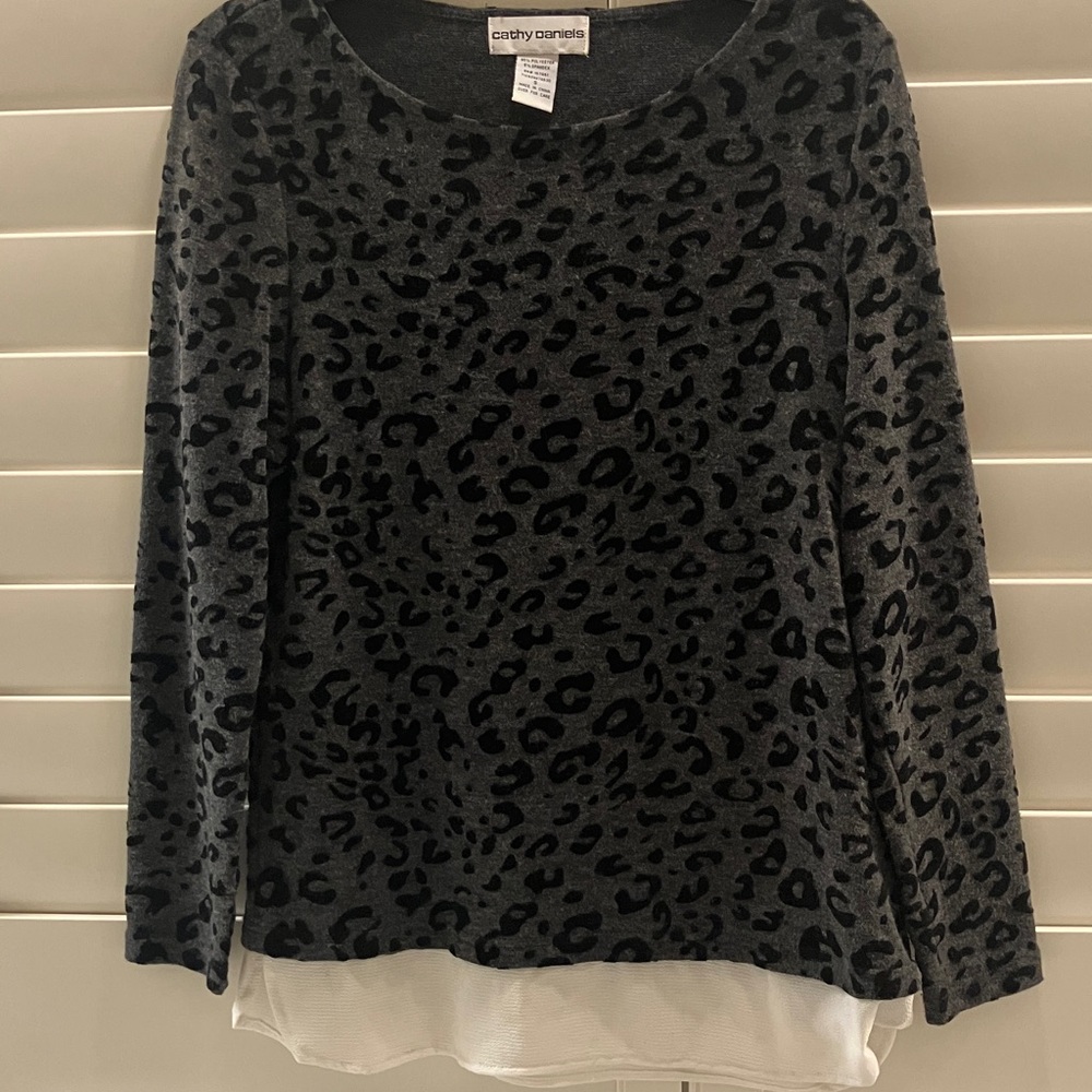 Cathy Daniels Gray and Black Animal Print Long Sleeve Sweater Top
